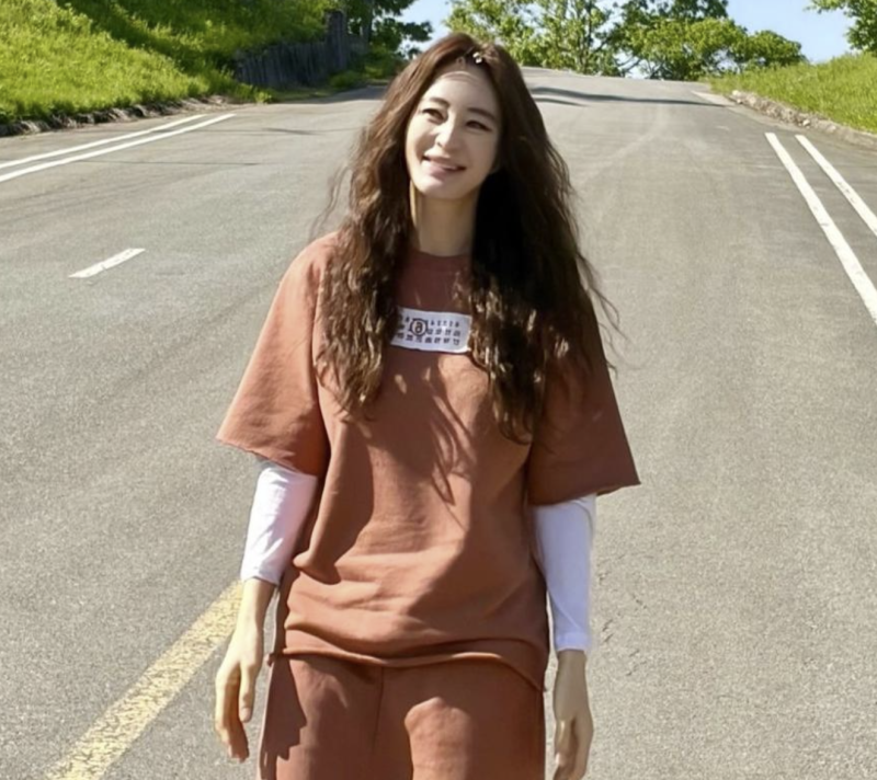 Kim Hye-soo, 55, her relaxed demeanor more striking than her figure... Recent updates ahead of new work release