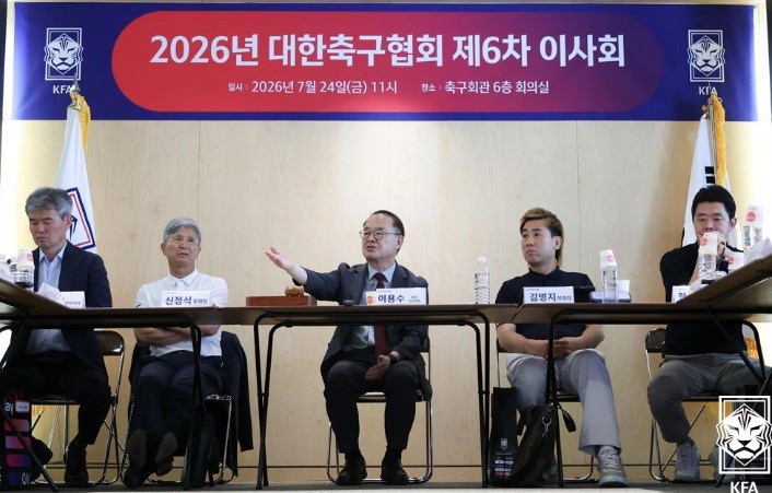 아시안컵은 포기했나.. 대한<b>축구협회</b> 6경기 <b>임시 감독</b> 선임 예정