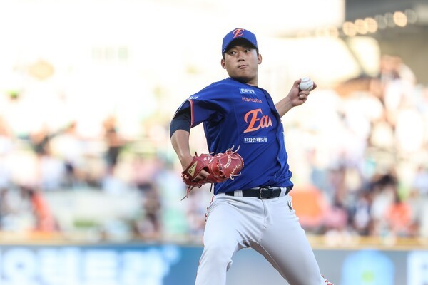 한미 프로야구 덮친 '<b>이물질</b> 논란'…김기중 첫 <b>적발</b>·<b>고우석</b>도... 