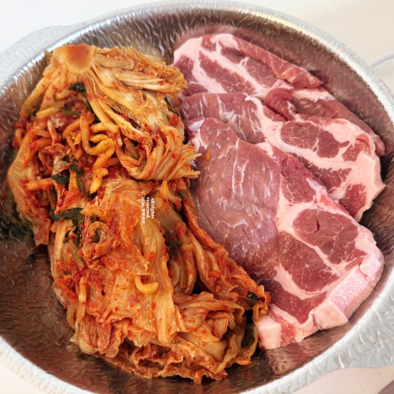 초간단 맛은 대박! 돼지고기 목살 김치찜 레시피 양념 국물요리