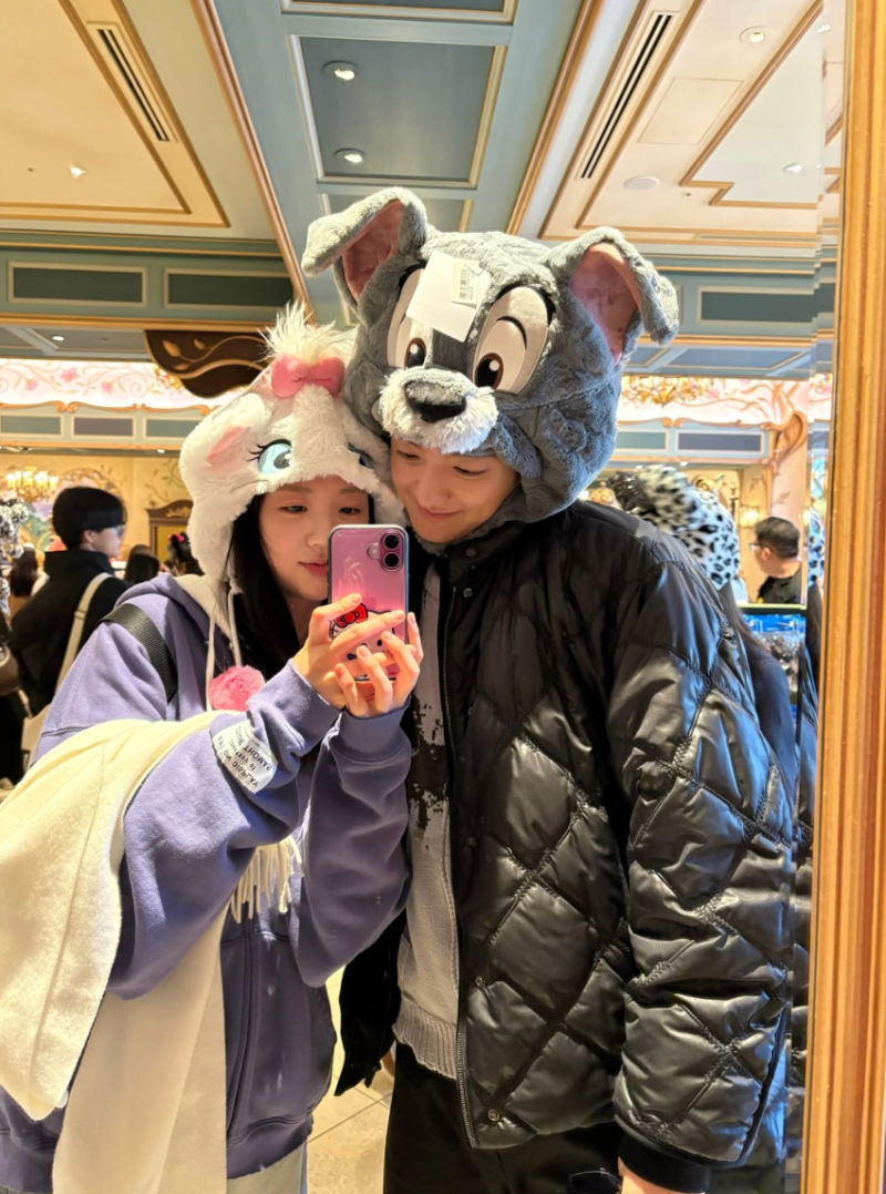 오늘 공개된 지예은 ♥ 바타 생일 커플샷, "my 강아디" 문구에 난리 난 현재 상황