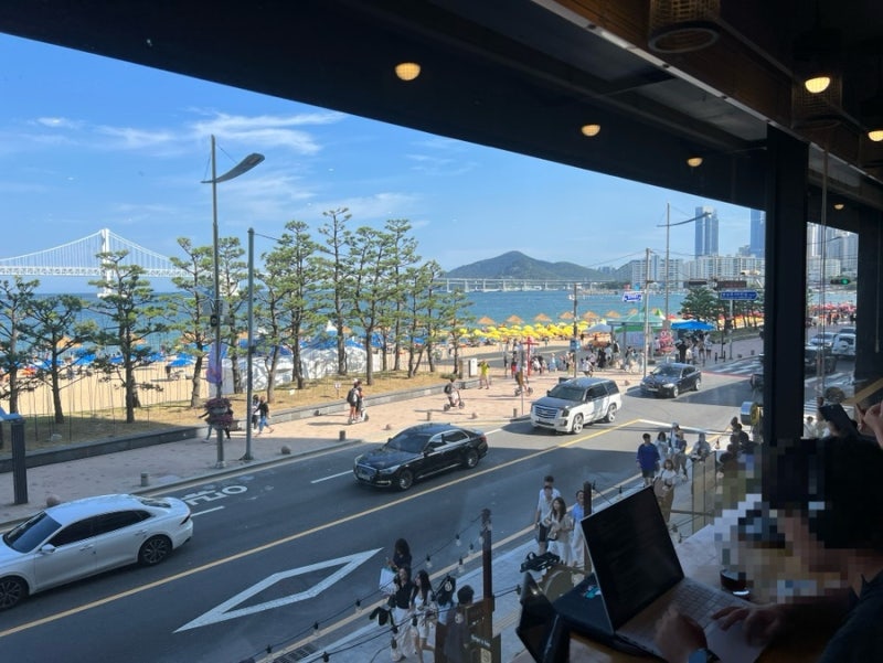 부산 광안리 오션뷰 카페 ‘스타벅스 광안비치점’ 주말 방문 후기!