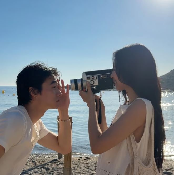제니의 따끈따끈한 여름 신곡에 등장하는 뮤비 남주는 누구?