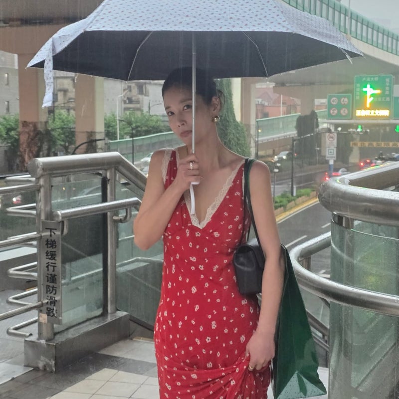 40대 맞아? 기은세 상해 여행 패션, 인스타 난리 난 민소매 롱원피스 코디 정보