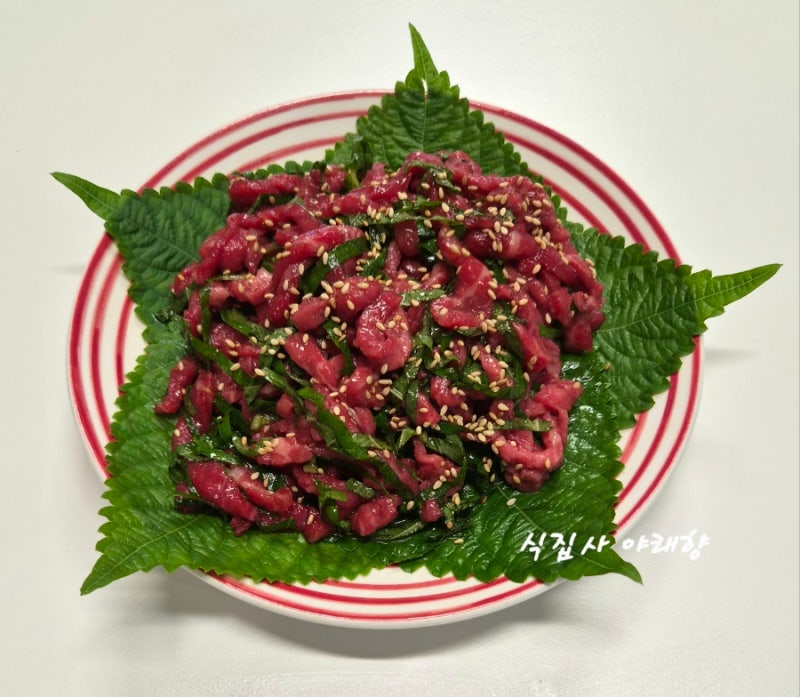 육회 깻잎무침 만들기ㅣ초간단 육회무침 레시피ㅣ술안주로 좋은 한 접시ㅣ향긋한 육회 깻잎....