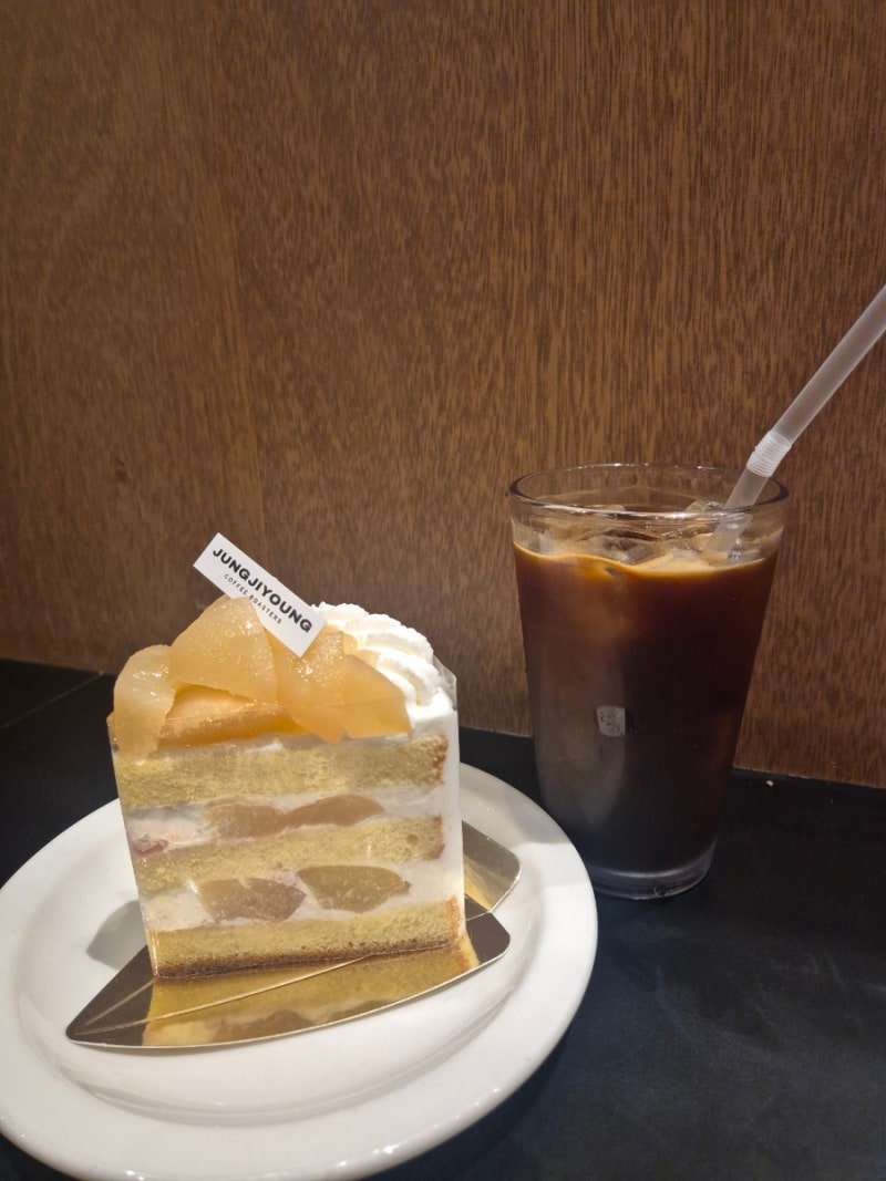 수원스타필드 맛집 커피 수원 복숭아케이크 후기 정지영커피로스터즈 스타필드수원점