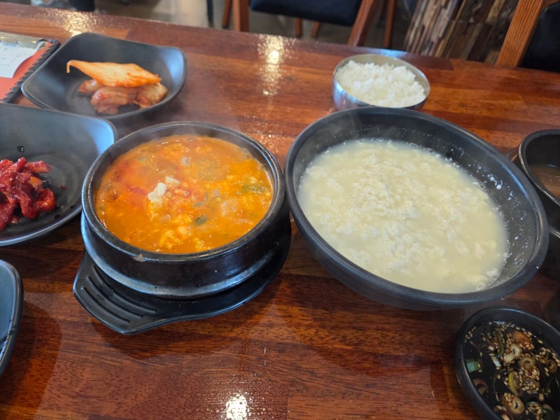 강릉 초당할머니순두부 얼큰한 순두부찌개와 고소한 순두부