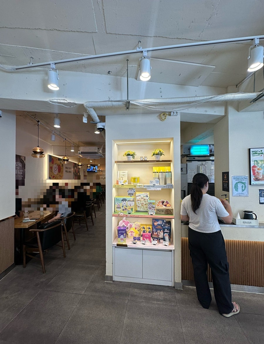 메가MGC커피 인천마전역점 사진 5
