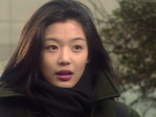 Jun Ji-hyun's Medium-Length Layered Cut and Fashion Style: Her Prime Visuals