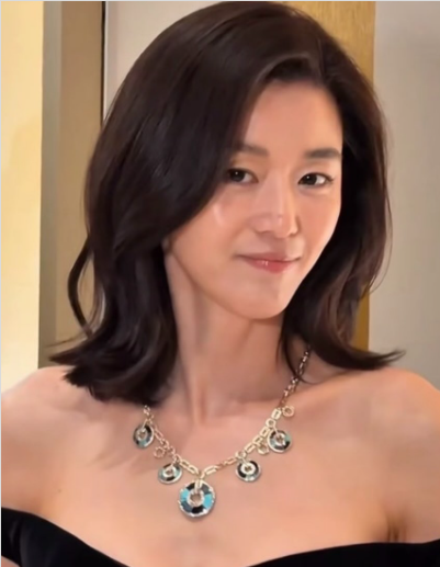 중단발 레이어드컷 변신 전지현 패션 스타일 브랜드 착장 및 미모 갱신 총정리