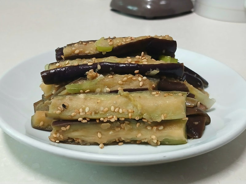 가지무침 레시피 가지 요리 전자렌지 가지나물 무침 맛있게 만드는 법 전자레인지로 가지 찌....