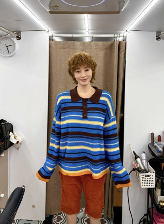 김혜수, 11살 연하 김지훈에 직접 ‘사과머리 장난기 넘치는 촬영장 분위기