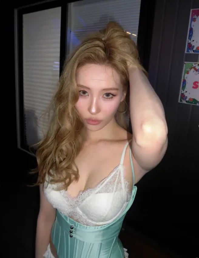 2026 워터밤 선미, 파격적인 의상으로 글래머 몸매 뽐냈다.