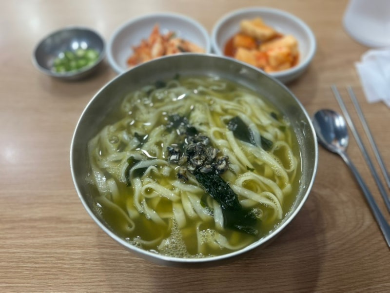 제주 올레시장 맛집 서귀포국수마을 보말칼국수 아침식사 혼밥