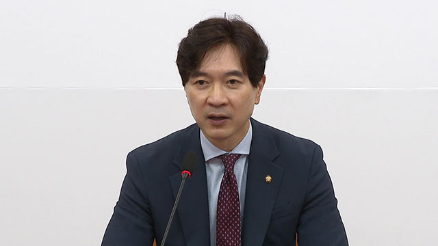 ‘원내대표 <b>멱살잡이</b>’ <b>권영진</b>, 국민의힘 자진탈당 권유… 불응... 