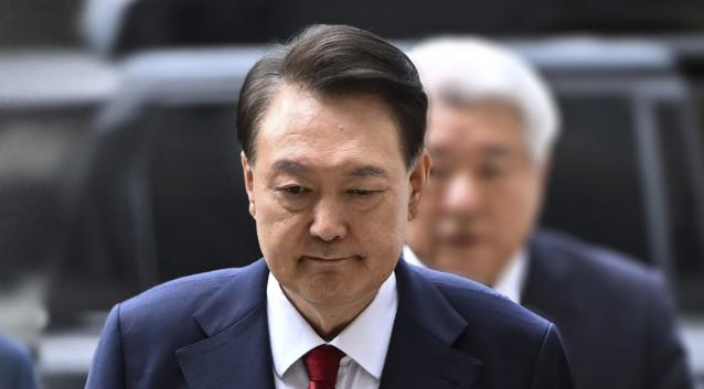 ⚖️ 윤석열, 대통령 최초로 '당선무효형' 선고... 397억 원의 향방은