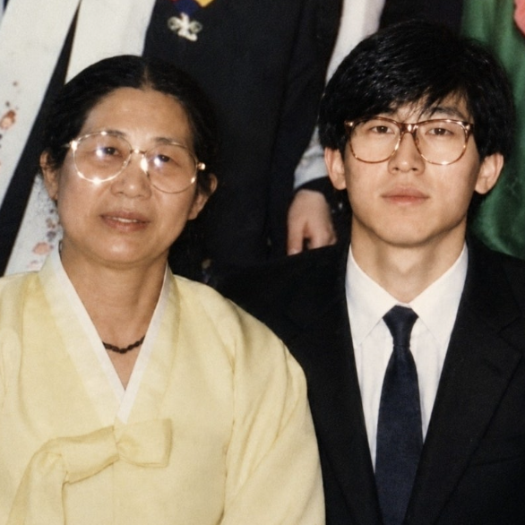 "형, 내일 수술인데 어디야?"... 신장 준다더니 잠적한 형, 30년 뒤 무릎 꿇었지만 끝내 거절한 ....