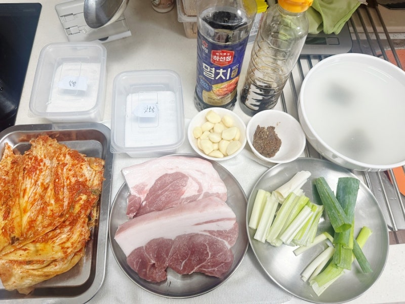돼지고기 김치찜 만들기 앞다리살로 만드는 맛도리 김치찜