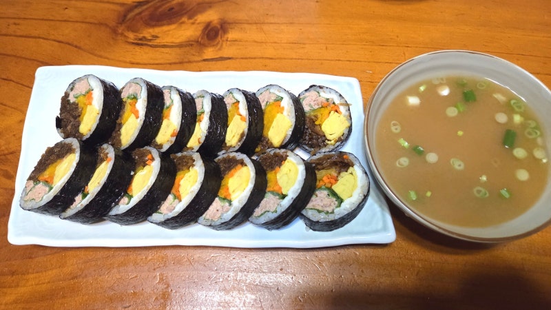간만에(?) 집김밥- 참치 마요 우엉 치즈 김밥 & 폭신한 계란김밥 만들기