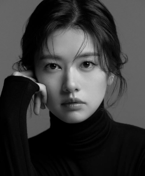 정소민 오키나와 화보 공개! 44kg 몸매 비결·11자 복근·넷플릭스 '딜러' 차기작 총정리