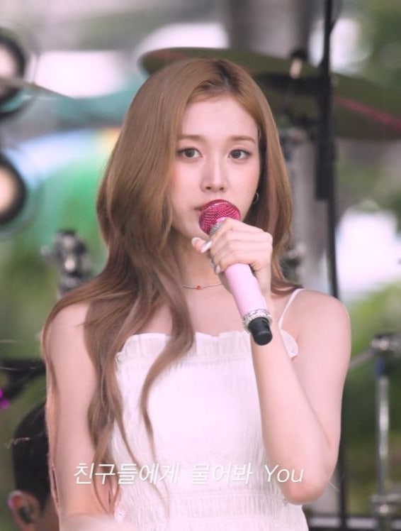 스테이씨 재이&세은 유튜브/축제 속 패션❗ 나시, 슬리브리스 옷 정보는? @게스 GUESS