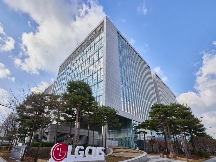 LG CNS, 글로벌 <b>AI 신소재</b> 개발 연합 합류… <b>AI</b>로 <b>신소재</b>... 