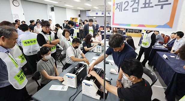 ‘44표 차 당락’ 경남 <b>통영시장</b> 선거 <b>재검표</b>…이의제기 잇따라