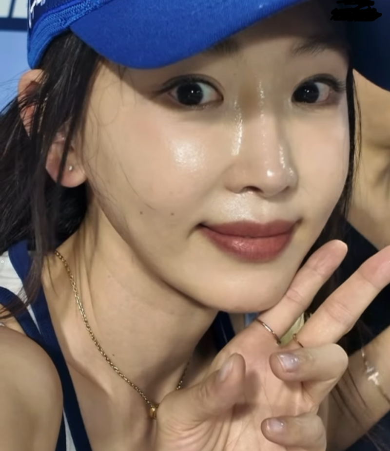 "이게 진짜 제 얼굴입니다" 강예원, 앞트임 복원 후 초근접 셀카서 드러난 진짜 모습