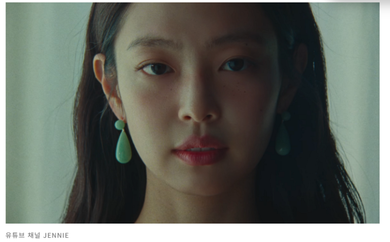 제니 뮤직비디오 패션 Less than a Lover 속 블랙 레드 미니멀룩 10만 원대 브랜드 착장 총정리