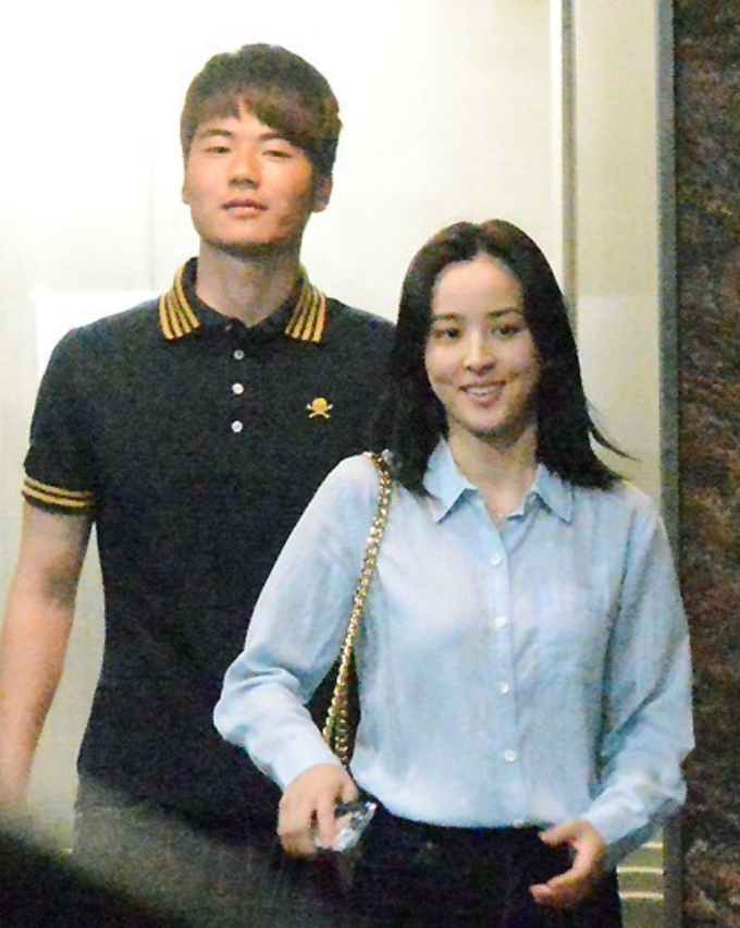 "먼저 고백해 나얼과 10년 만났는데..." 결국 8살 연하 운동선수와 결혼한 여배우