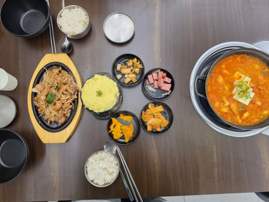 김영찬아저씨김치찌개 본점 사진 1