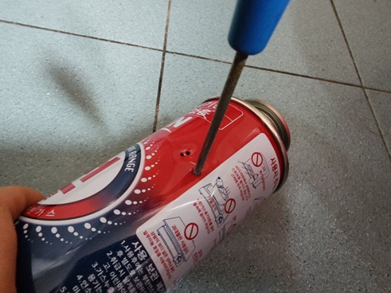 부탄가스 버리는법, 가스 빼고 구멍 뚫는 순서와 유통기한 확인법