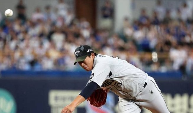 접착제 한 방울에 무너진 24살 투수… KBO 2년간 잠자던 규정이 하필 지금 터진 진짜 이유