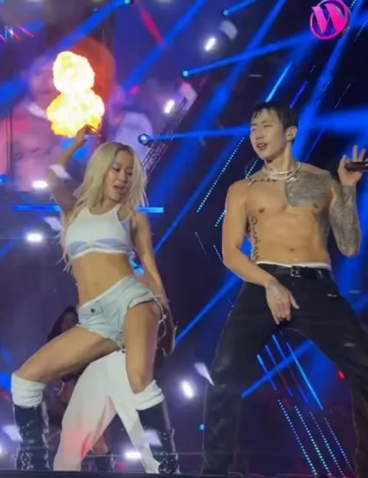 박재범·다영, 워터밤서 '몸매' 합동 무대…"감다살 조합"