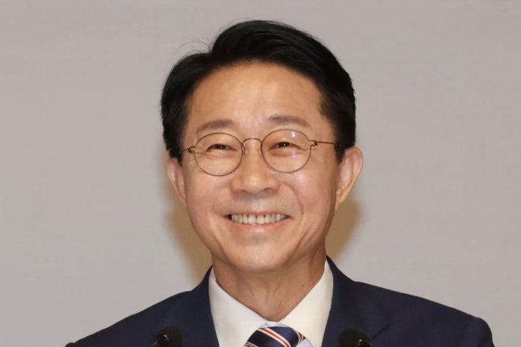 <b>조정식</b> “<b>대통령 연임</b>은 국민 선택”…개헌 논의 다시 정치권... 