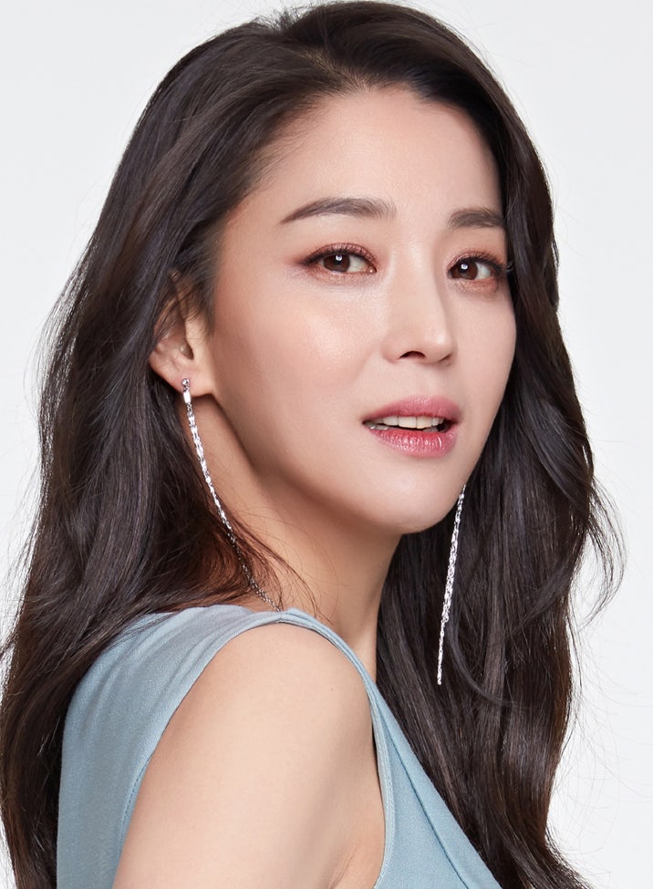 “사진도 못 보고 2주 문자만 했는데 세 번째 만남에 청혼…101일째 결혼한 한고은의 11년째”