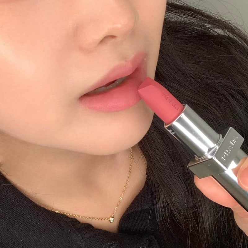웜톤도 잘 어울릴까? 프라다 모노크롬 립스틱 블라썸 핑크 소프트 매트 솔직 후기