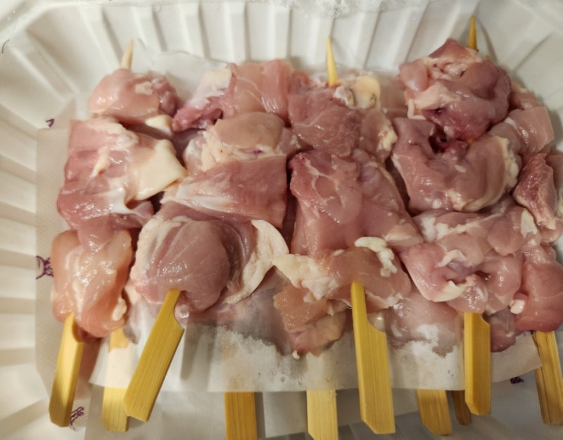 노브랜드 추천템! 국내산 닭다리살 꼬치 후기 | 굽기만 하면 완성되는 간편 닭꼬치