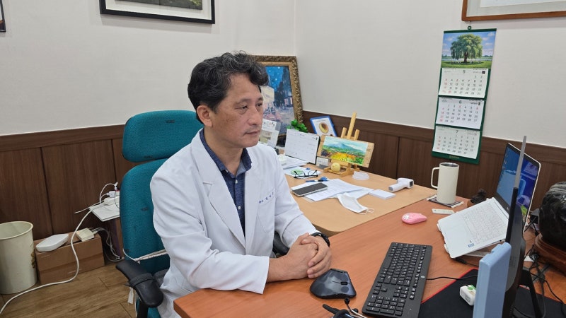 “노인성 변비, 체계적 관리 필요”...의사가 권하는 식사·운동법은?