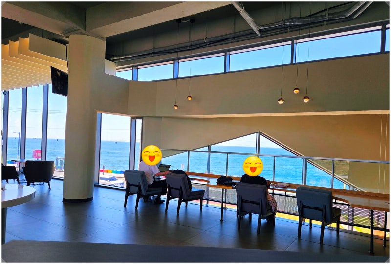 제주공항 오션뷰 카페 할리스 제주도두해안DT점 생수박주스 후기