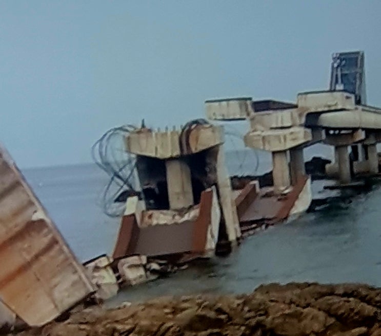 <b>포항 다리 붕괴</b> 사상자 확인 중