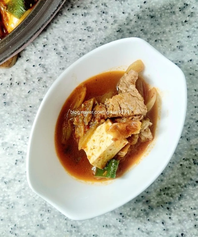 돼지고기 김치찌개 레시피 간단하게 끓이는 법