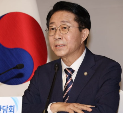 [긴급속보] <b>조정식</b> "<b>연임 개헌</b>은 국민의 선택" 발언 파장…야권... 