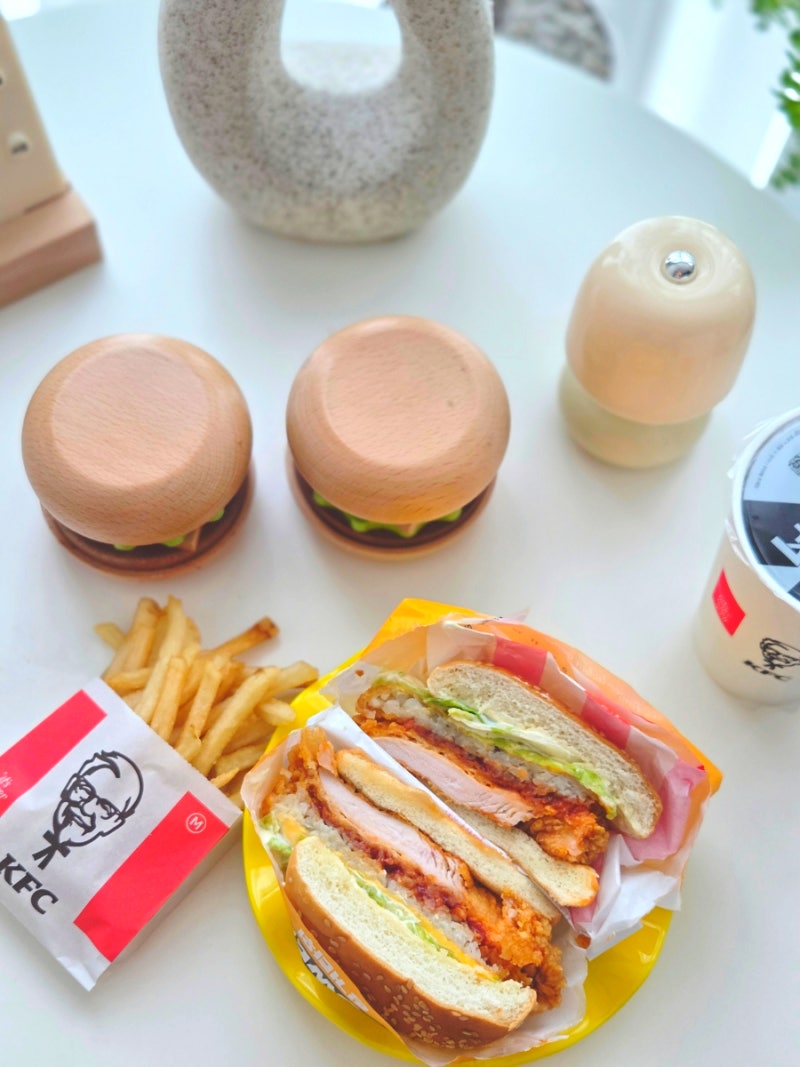 KFC 징거타워버거 내돈내산! 해시브라운 덕분에 더 든든한 솔직후기