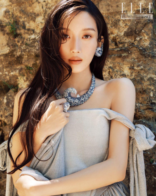 I Was Amazed the Moment I Saw It... Moon Ga-young Completes the Damiani Arte Maestra Pictorial