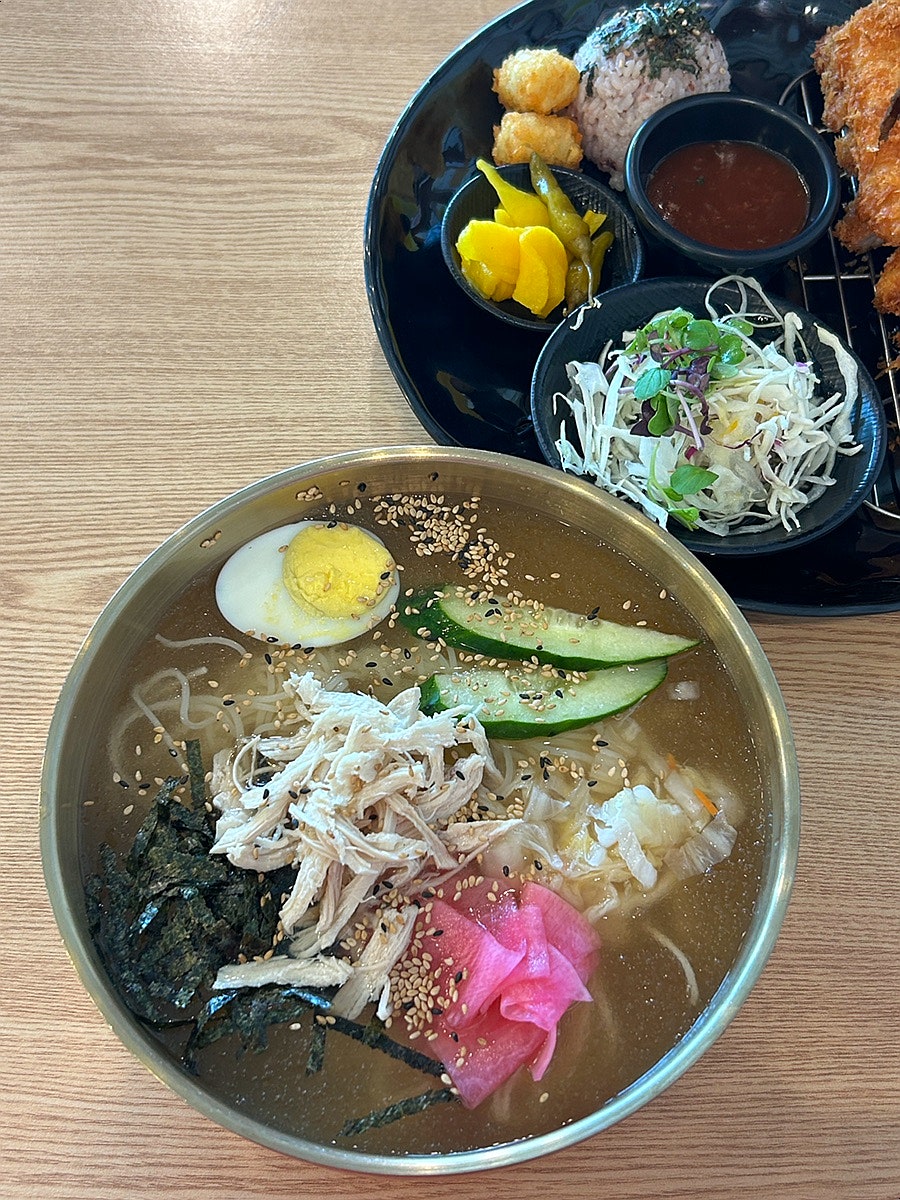 멸치국시와돈까스 본점 사진 6