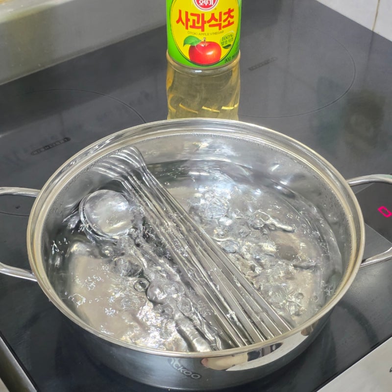 수저삶기 식초 활용한 열탕 소독 여름철 식기 위생 관리법
