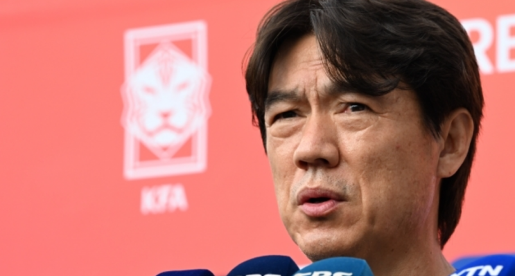 원" <b>홍명보</b>, 2년간 자택 근처서 축협 <b>법카</b> '1400만 원' <b>사용</b>... 