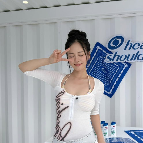 19금 비비 워터밤 파격 무대 논란, 남성 댄서들 사이에 무릎 꿇더니...