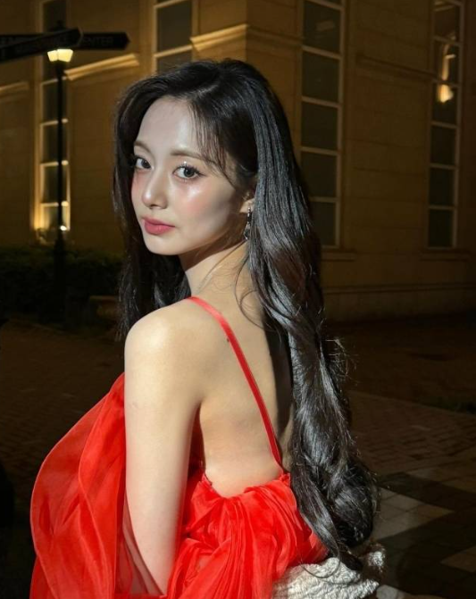 “11년 함께한 JYP 정말 떠나나”…트와이스 쯔위, 본명 ‘저우쯔위’로 선 무대가 주목받는 ....